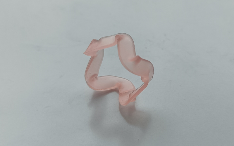 a wavy ring where in each corner the wax is bunched together